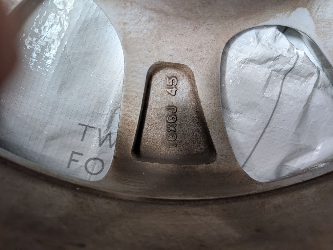 彩鯉様専用 195/60/16スタッドレスタイヤ1本③ナット付き タイヤ 195