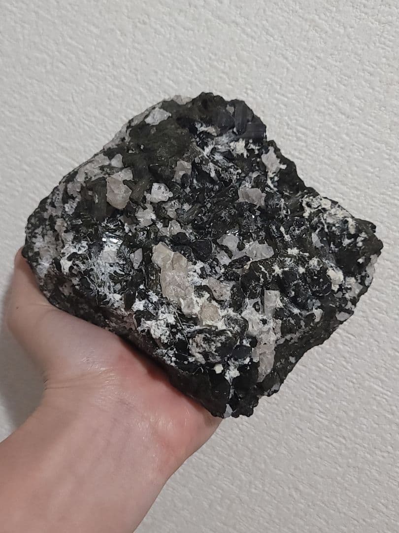 グリーントルマリン 　1.2kg　希少　原石