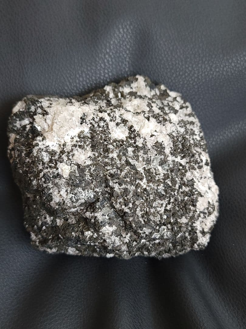 グリーントルマリン 　1.2kg　希少　原石