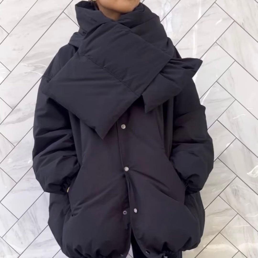 CALUXキャラクスPUFFER SCARFフード付きダウンストール 新品タグ付