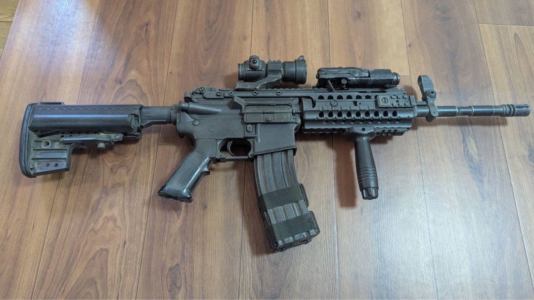 東京マルイ次世代電動ガン SOPMOD M4 バッテリー、マガジン4本付き