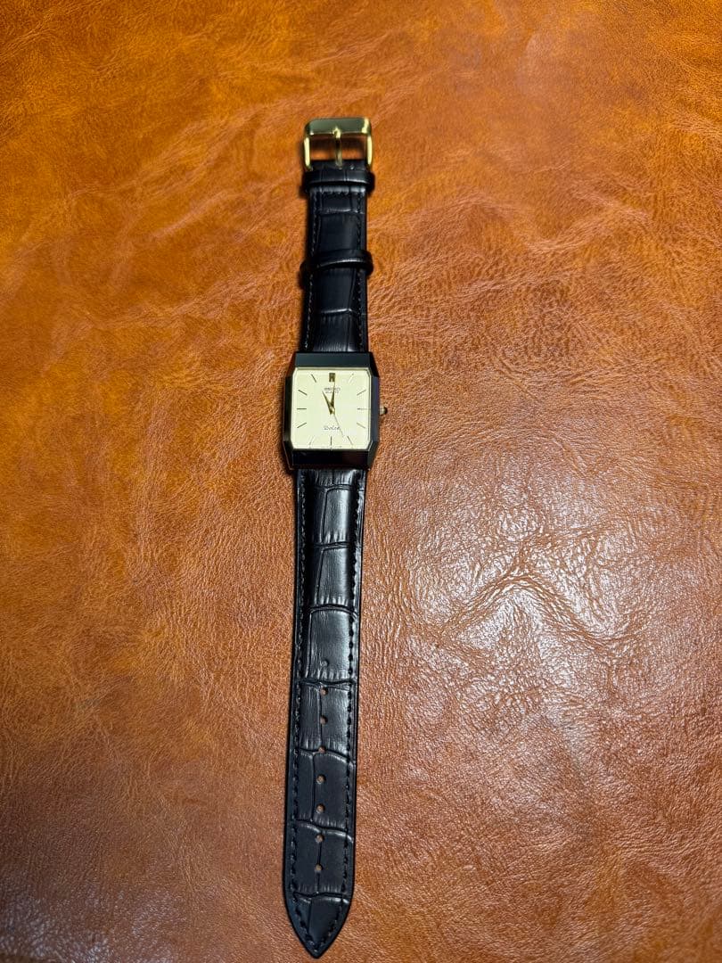 A105 美品希少 稼動品 SEIKO DOLCE スクエア型 80年代 - メルカリ