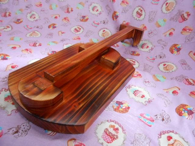 新品未使用(送料無料)8.980円 沖縄三線専用 木製三線台三個セット一括