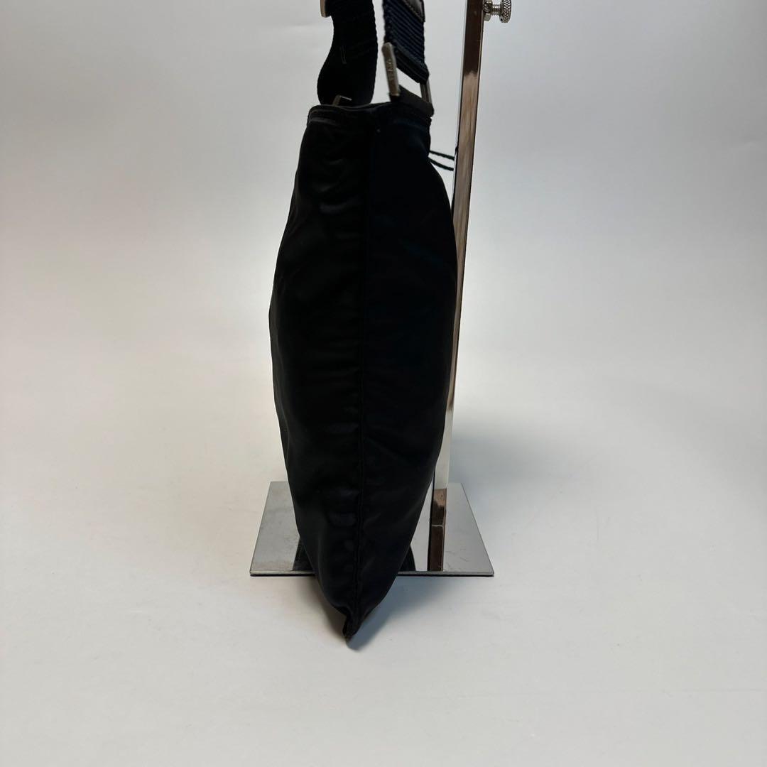 j93【極美品】プラダ 三角ロゴ ナイロンブラック ショルダーバッグ