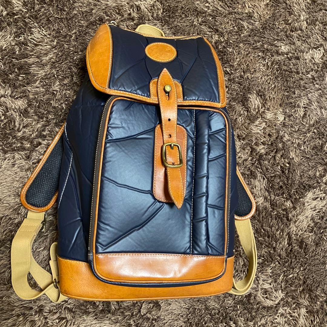 美品 ハンティングワールド リュック バチューサーパス ネイビー