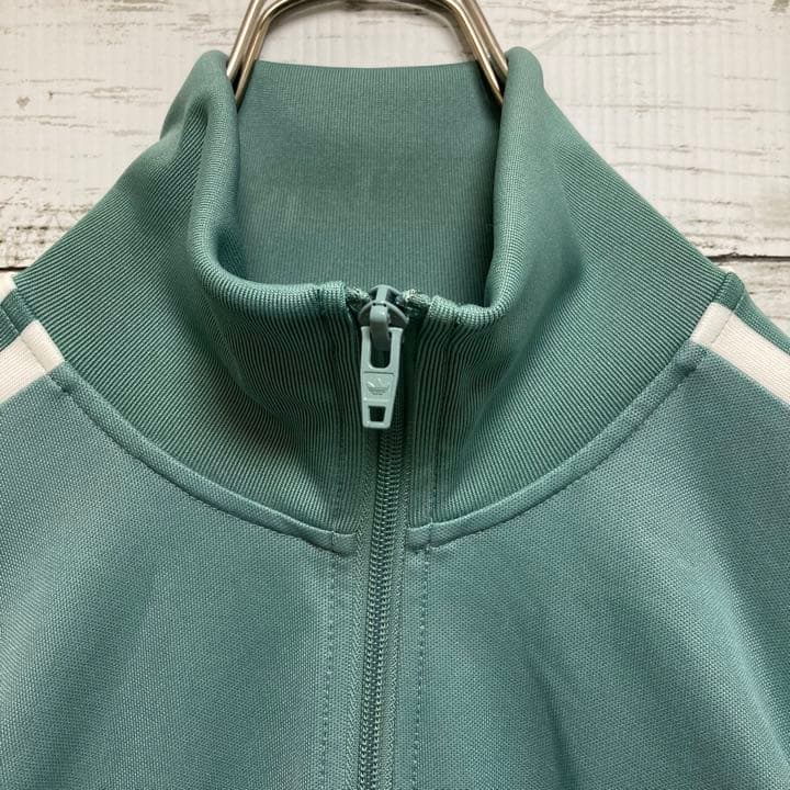 adidasトラックジャケット 刺繍ロゴ くすみグリーン Lサイズ