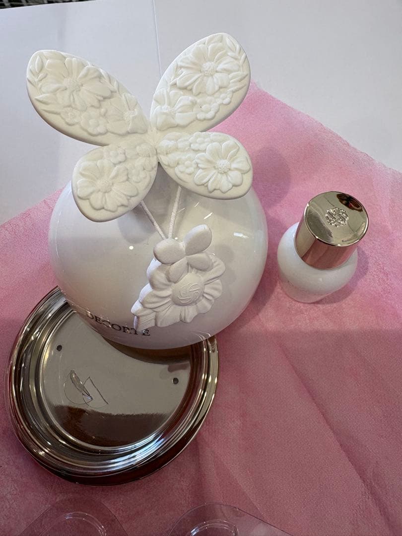 Marcel Wanders フェイスパウダー限定 いちごどーなつ様専用です