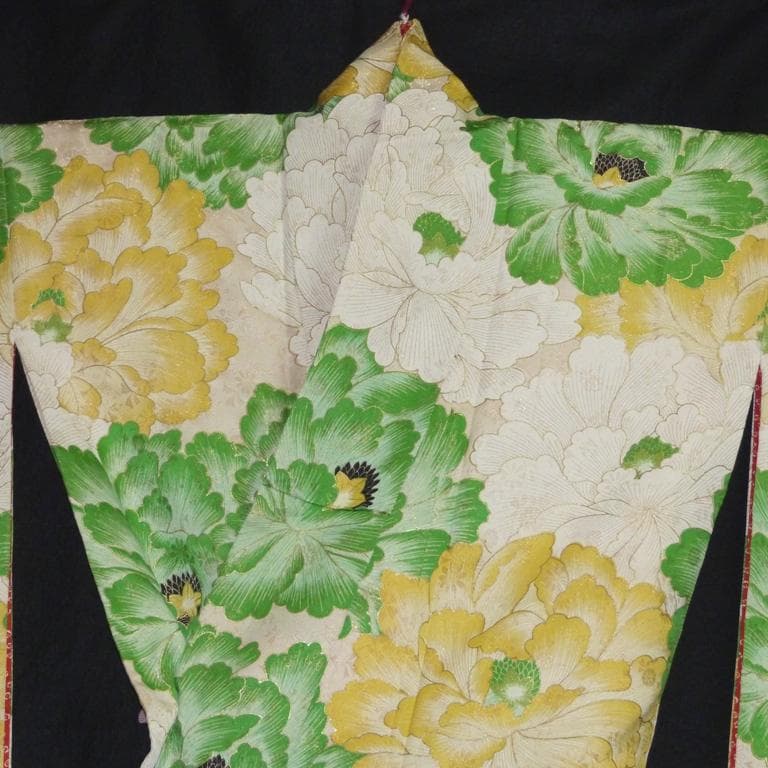 白色元禄芍薬華柄 絹 身丈約163㎝強裄約64㎝ 超美品並限定品 - メルカリ