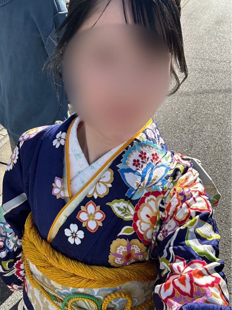 華やかな花柄振袖（紺色・黄色）　振袖　成人式　フルセット 伝統古典】FL-B203｜黄色と青の対比が美しい古典柄振袖｜kimono hearts