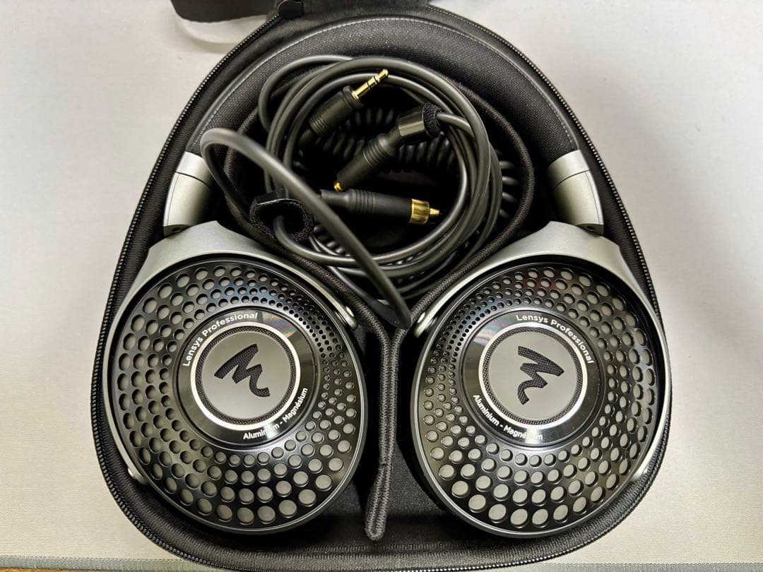 ヘッドホン Focal Lensys Professional Lensys Professional - 優れた密閉型ヘッドフォン| Focal