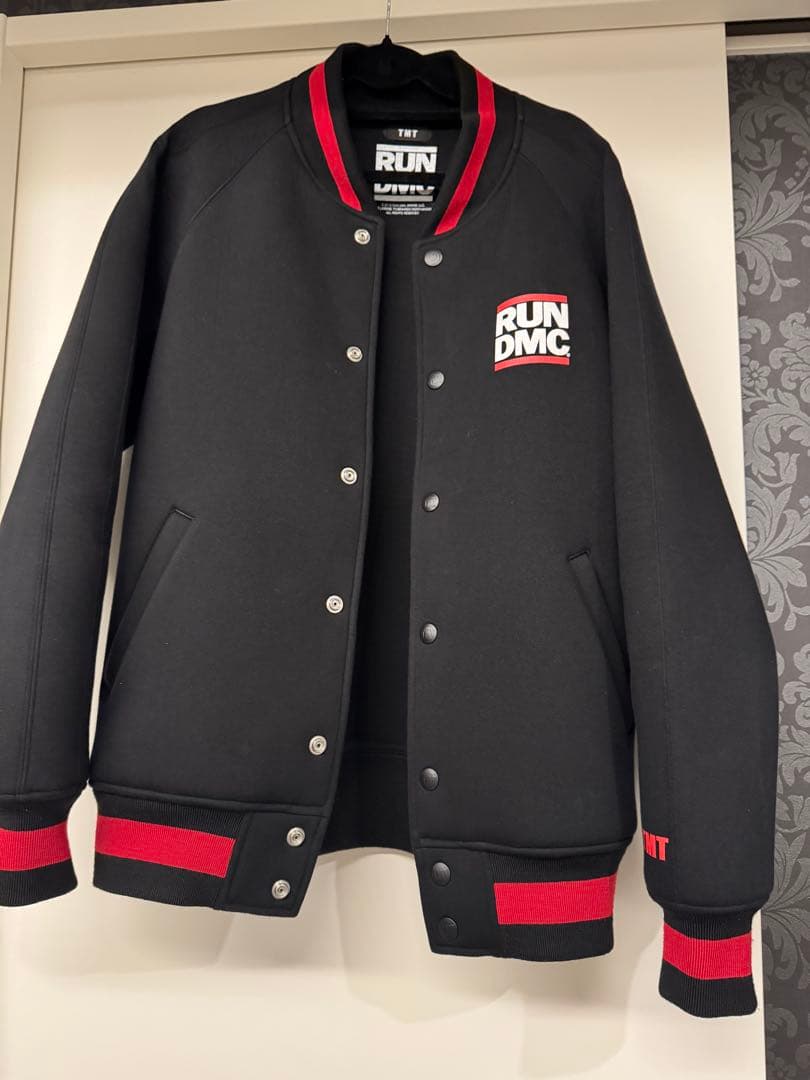 TMT×RUN DMC スタジャン ブラック/レッド