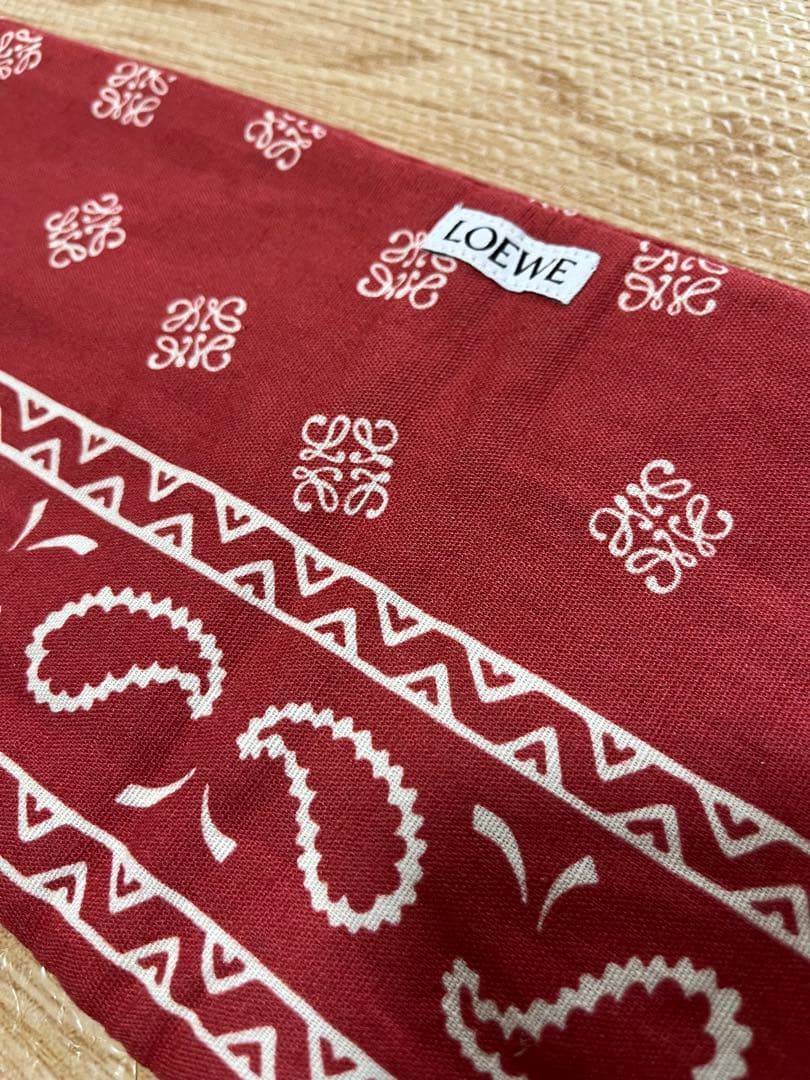 美品 メンズ LOEWE (ロエベ ) ペイズリー風バンダナ柄ストール - メルカリ