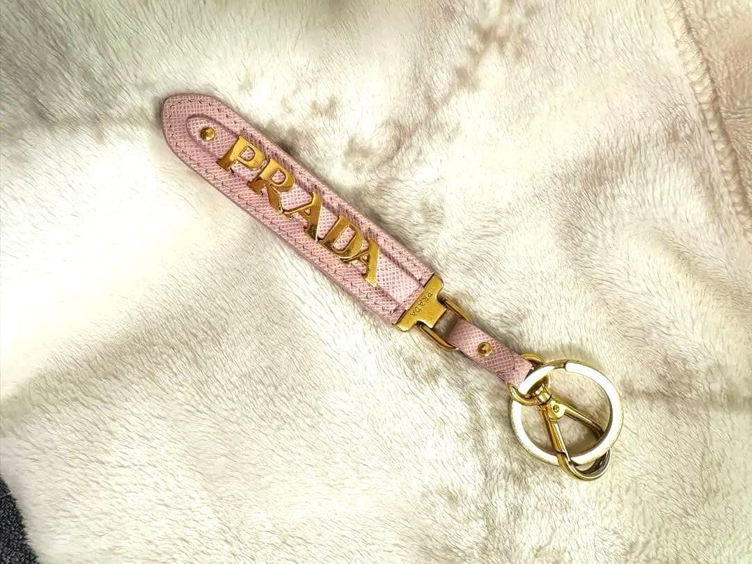 PRADA ピンクレザー キーホルダー PRADA（プラダ） ロゴ ハート キーリング チャーム ピンク ナッパ