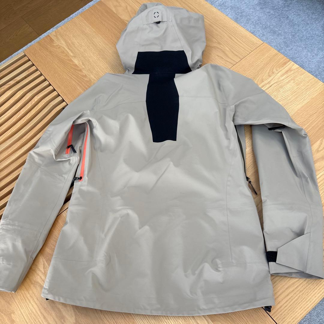 お値下げ‼️peak performance超美品‼️RECCO搭載レディースM