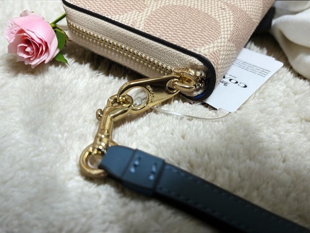 《新品》COACHロゴ入り 長財布 ベージュ《新品》