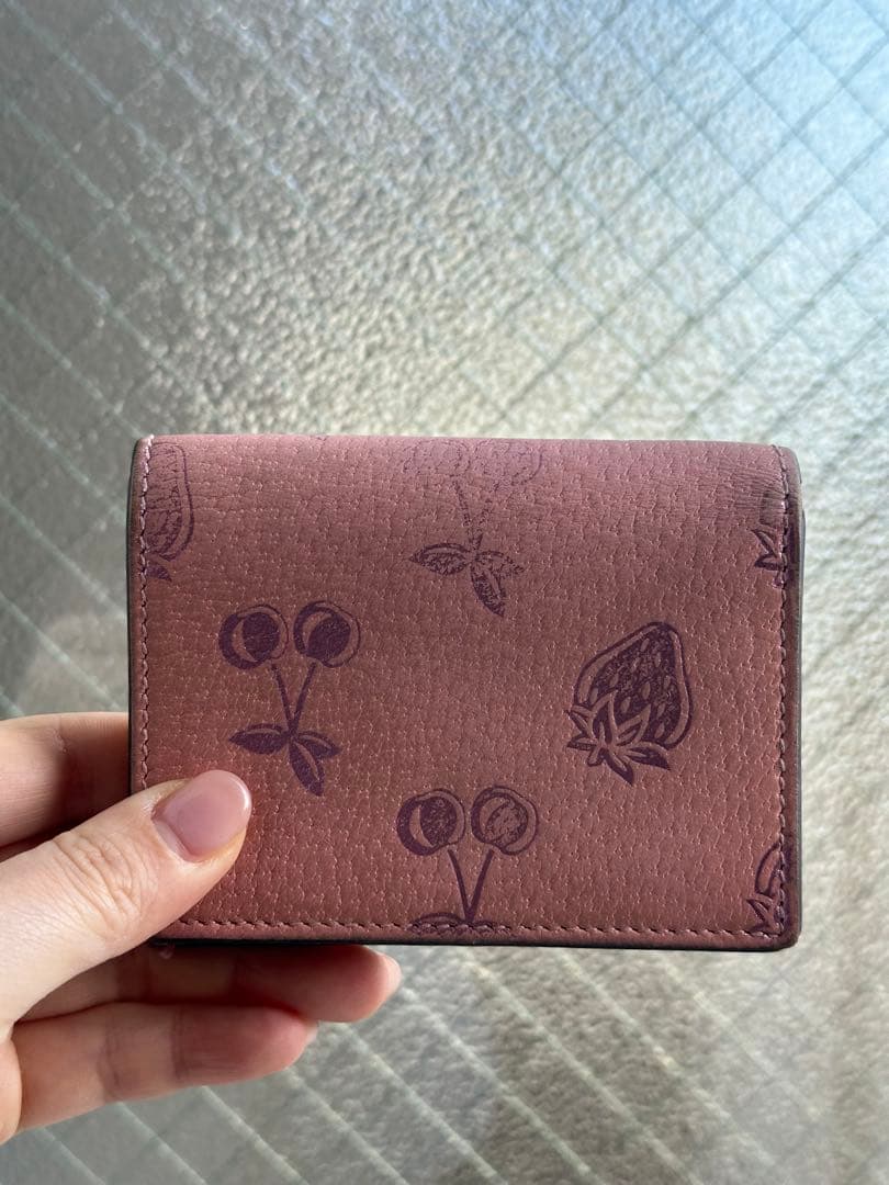 GUCCI フルーツモチーフ 二つ折り財布 安価