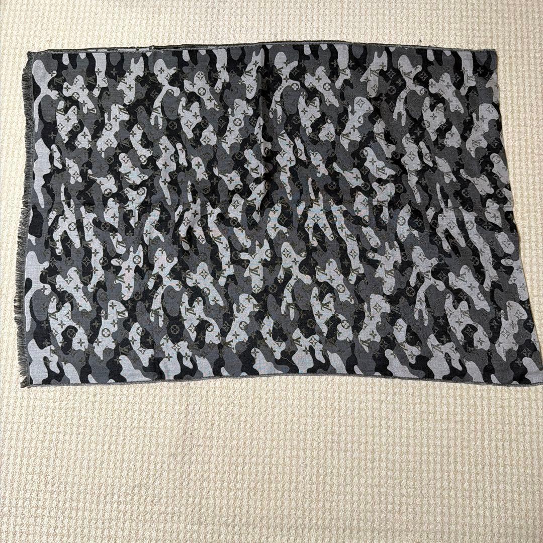 LOUIS VUITTON 迷彩柄リバーシブルストール グレー系 Damoflage Stole S00 - Men - Accessories | LOUIS VUITTON ®