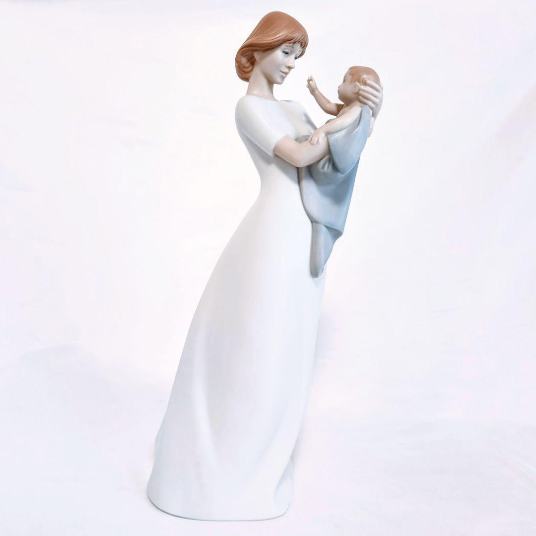 リヤドロ【専用箱付・美品】フィギュリン《かけがえのない宝物》No.8294　置物