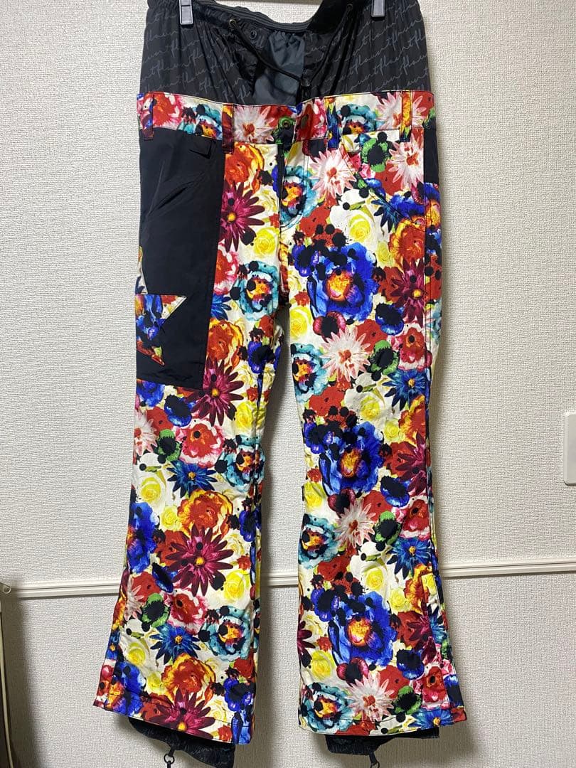 スノーボードウェア 女性用 黒 赤 花柄パンツ付き