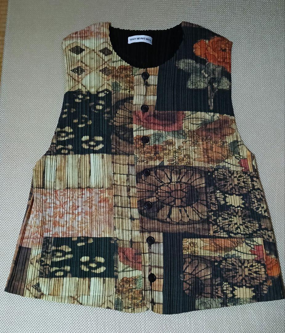 ISSEY MIYAKE MAN ベスト Fleece Pleats Vest in Brown – SVRN