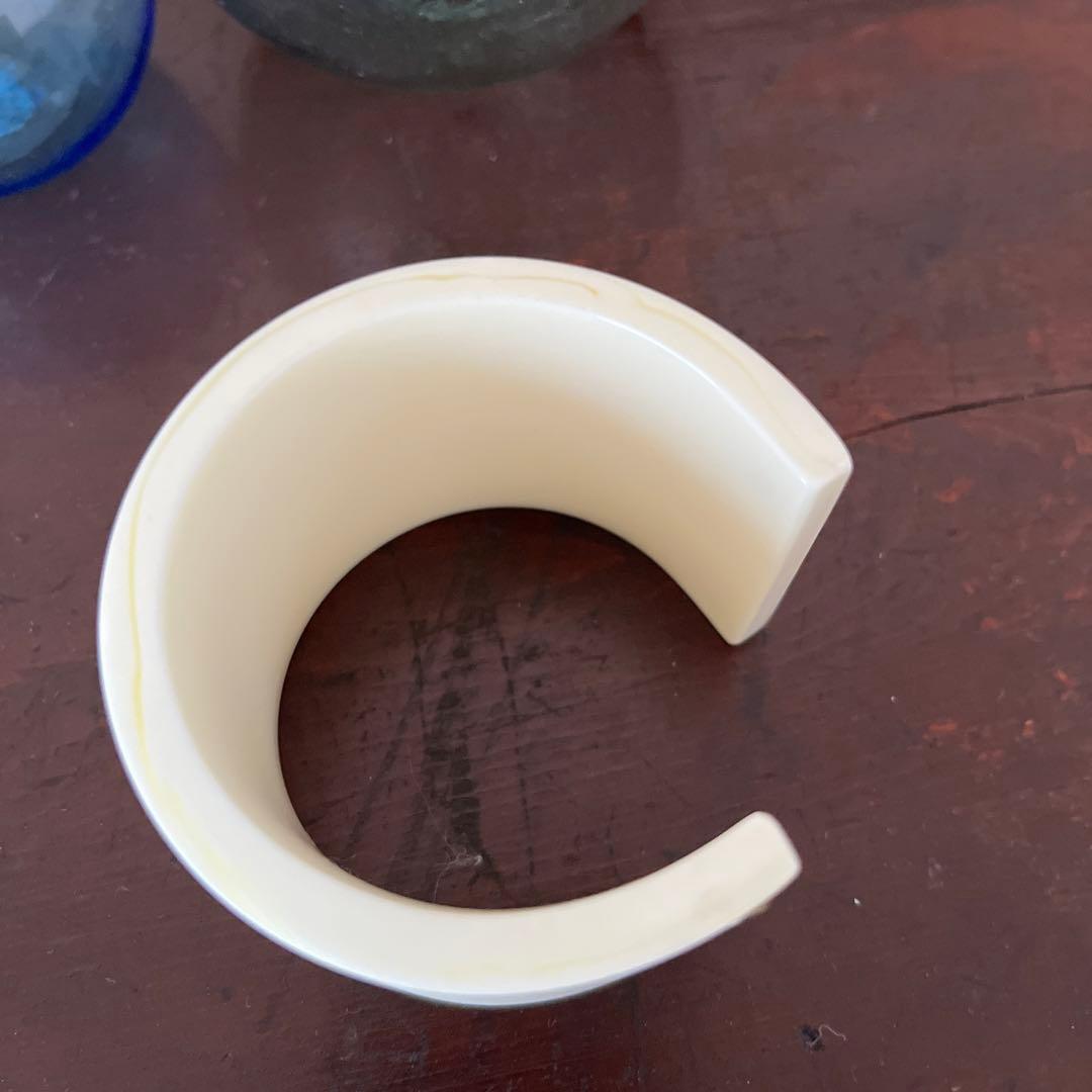 最終お値下げ！siri siri シリシリ 象牙色バングル