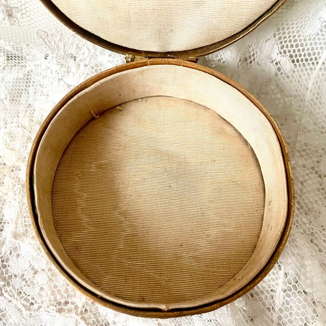 マドモアゼルの絵入りラウンド型ジュエリーボックス フランス