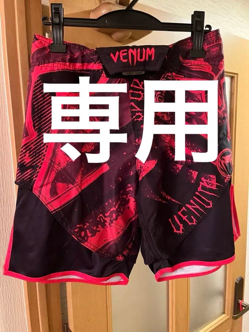 購入可能Venum 赤黒 グラフィックショートパンツ VENUM／ヴェナム ムエタイショーツ Venum x RWS 2.0 Muay Thai Shorts