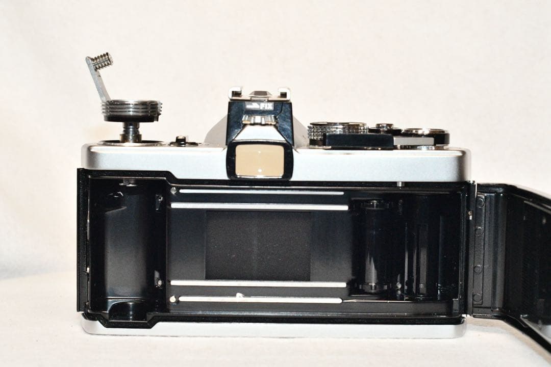 お値引き《動作品》OLYMPUS OM-1+標準レンズ付き a402