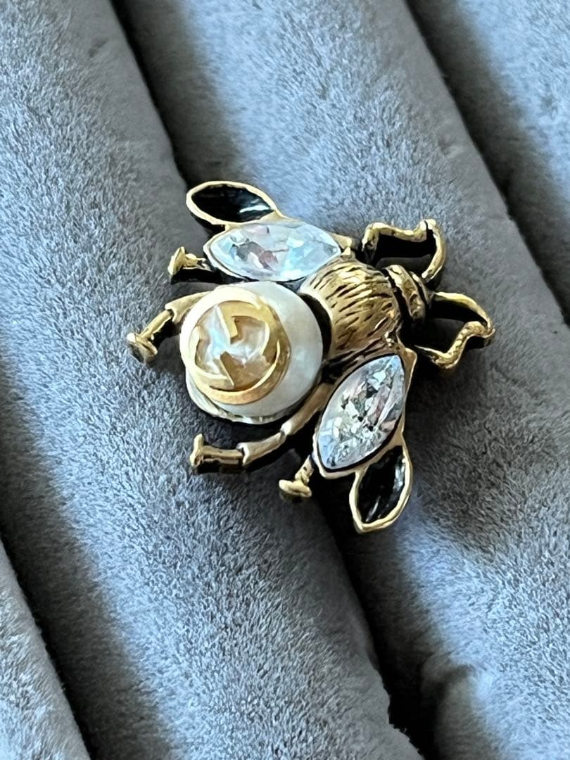 GUCCI クリスタル付きビー(ハチ)ピアス 片耳 bee 難あり 箱あり - メルカリ