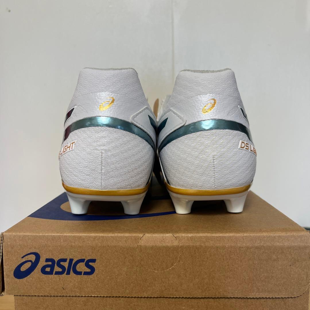 サッカースパイク　新品未使用タグ付き　ASICS DS LIGHT 28.5cm