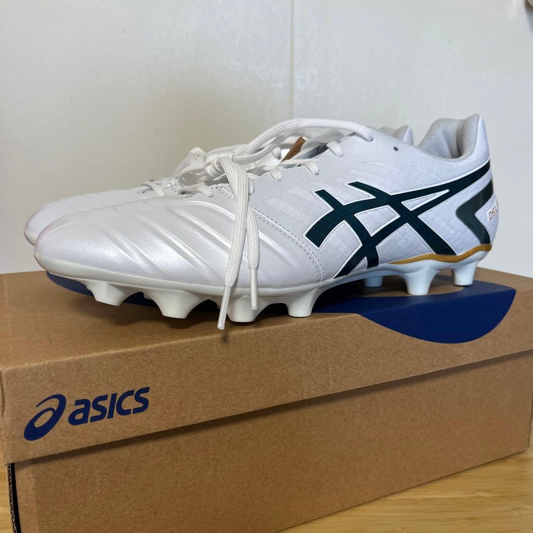 サッカースパイク　新品未使用タグ付き　ASICS DS LIGHT 28.5cm