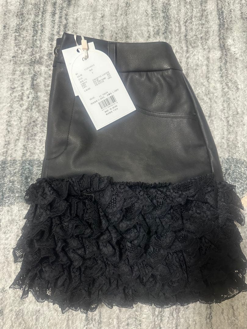 《新品・新品未使用❣️》ダーリッチフリル付きブラックミニスカート Sサイズ