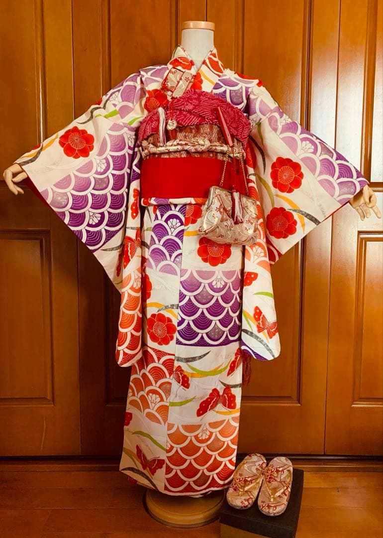 七五三　七歳の女の子の正絹お振り袖コーディネート　青海波に蝶よ花よ 七五三 七歳の女の子の正絹お振り袖コーディネート 青海波に蝶よ花