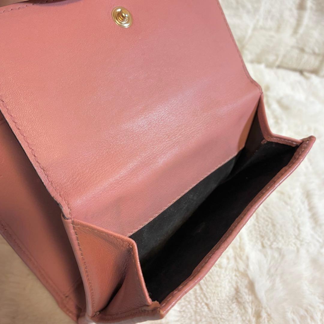 ✨GUCCIピンクレザー 二つ折り財布 ハート金具付き✨