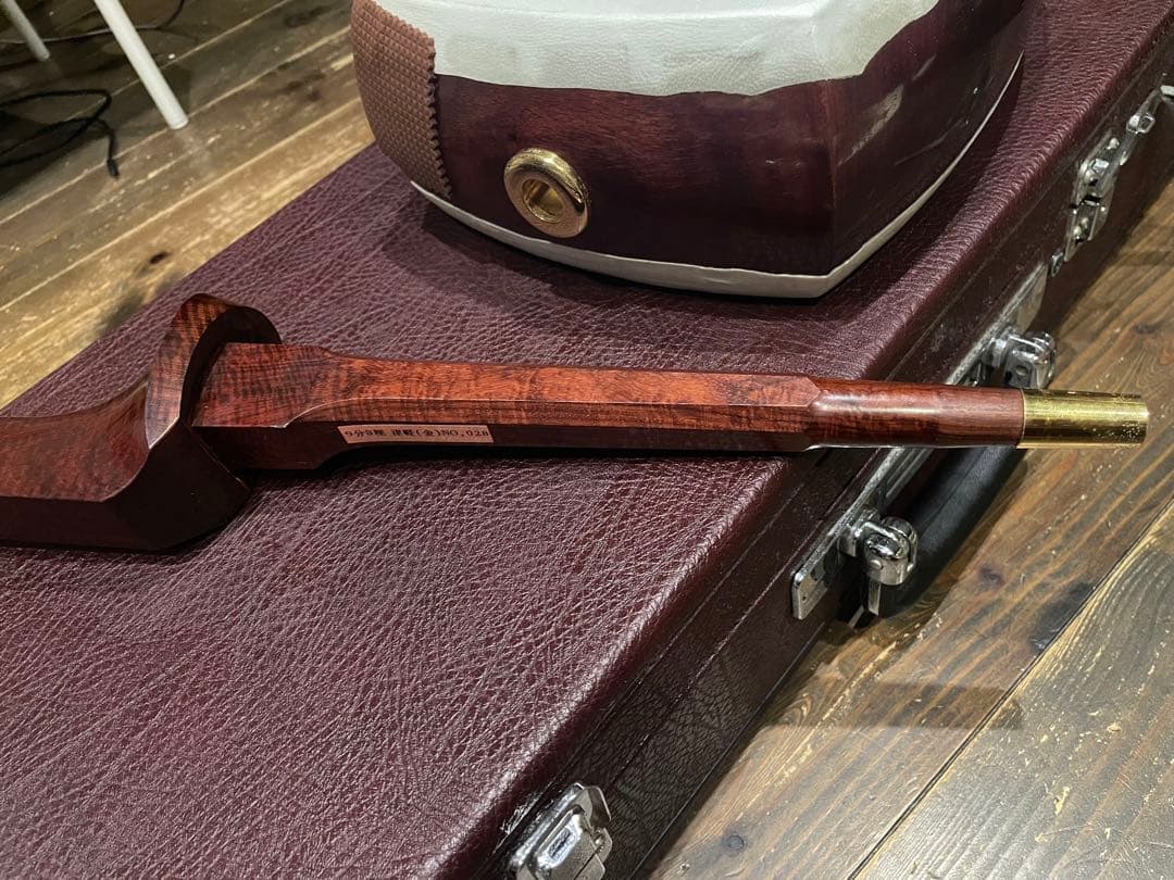 紅木津軽三味線 金細二本溝 子持ち綾杉胴 最高級【津軽三味線】紅木