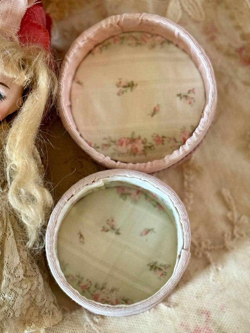 アンティーク ミニョネット ドール リボン刺繍カルトナージュセット