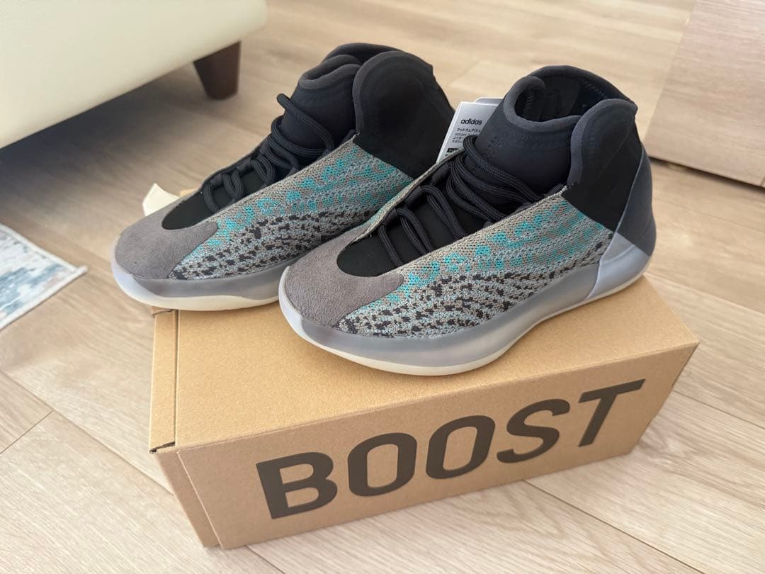 adidas YZY QNTM グレー/ターコイズ A Closer Look: adidas Yeezy YZY QNTM 