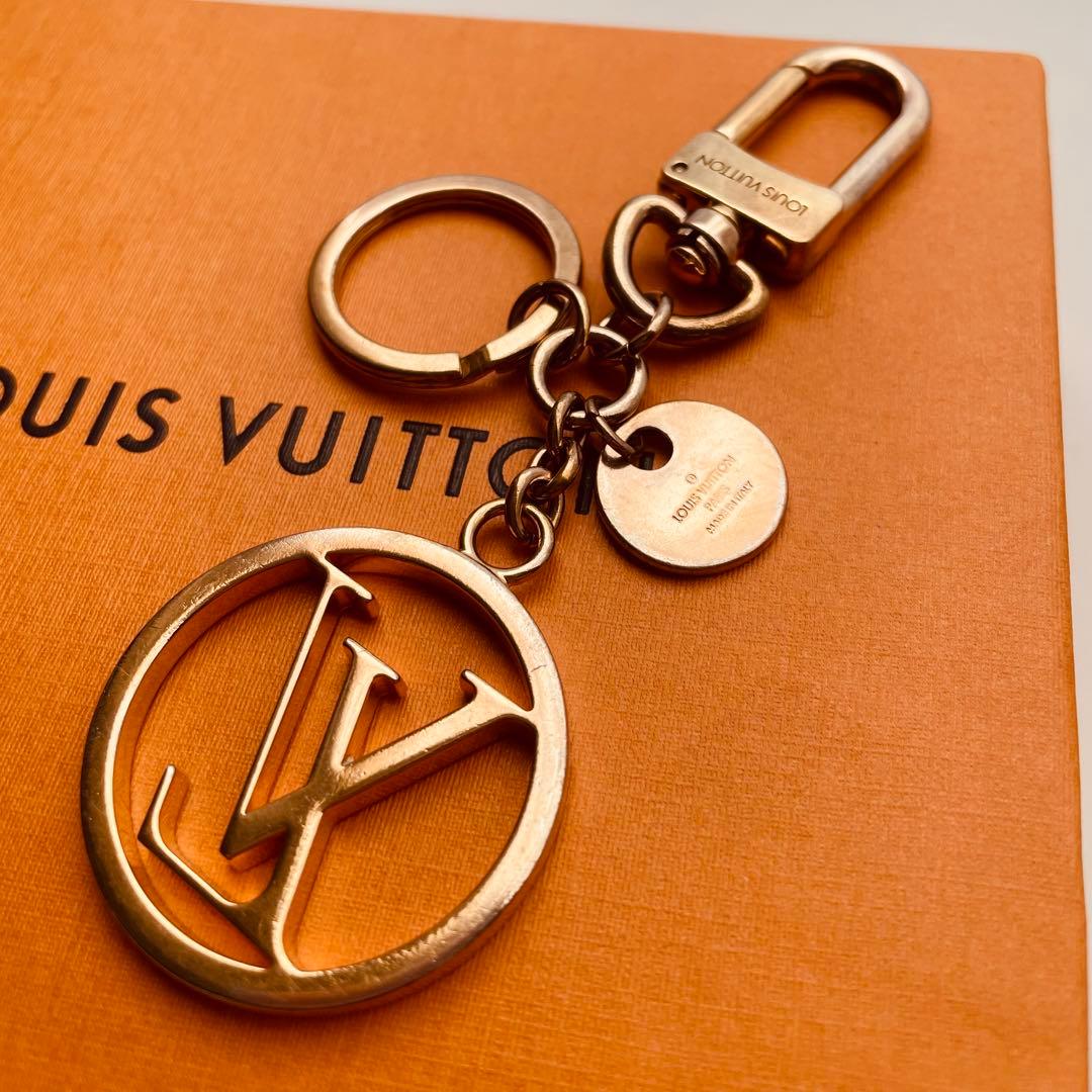 美品✨ルイヴィトンキーホルダー LV サークル カットゴールドM68000