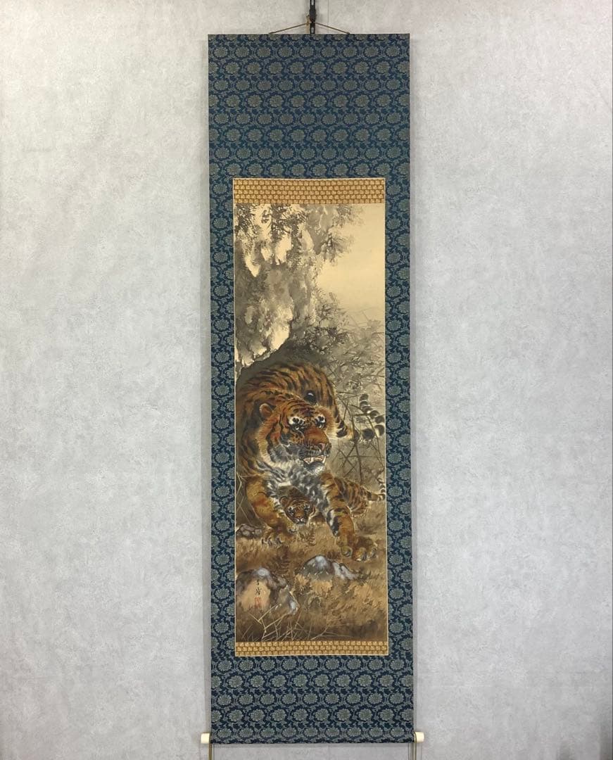 掛軸 猛虎愛児図 共箱 寅 親子 3-25 掛軸 猛虎愛児図 共箱 寅 親子 3-25 掛軸 猛虎愛児図 共箱 寅 親子 3-25