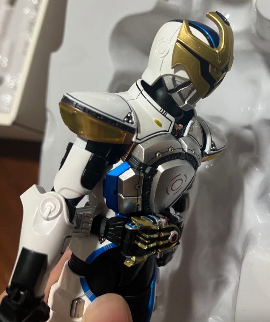 S.H.Figuarts 真骨彫　仮面ライダーイクサ