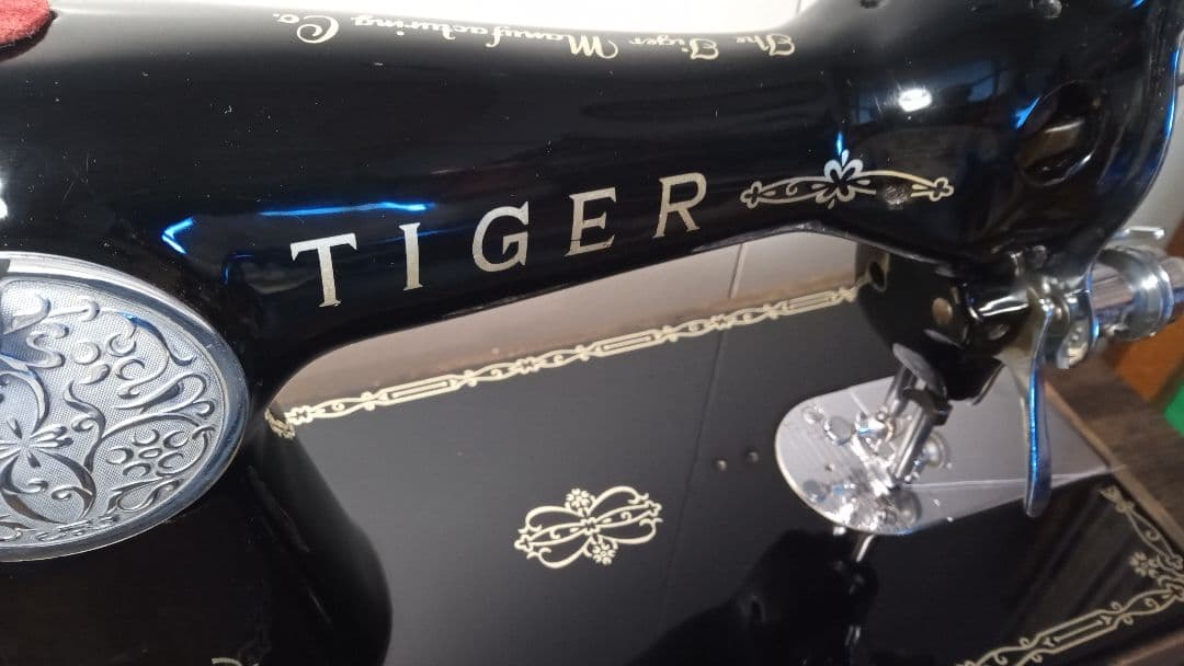最終価格 縫えるビンテージミシン TIGER 昭和レトロ - メルカリ