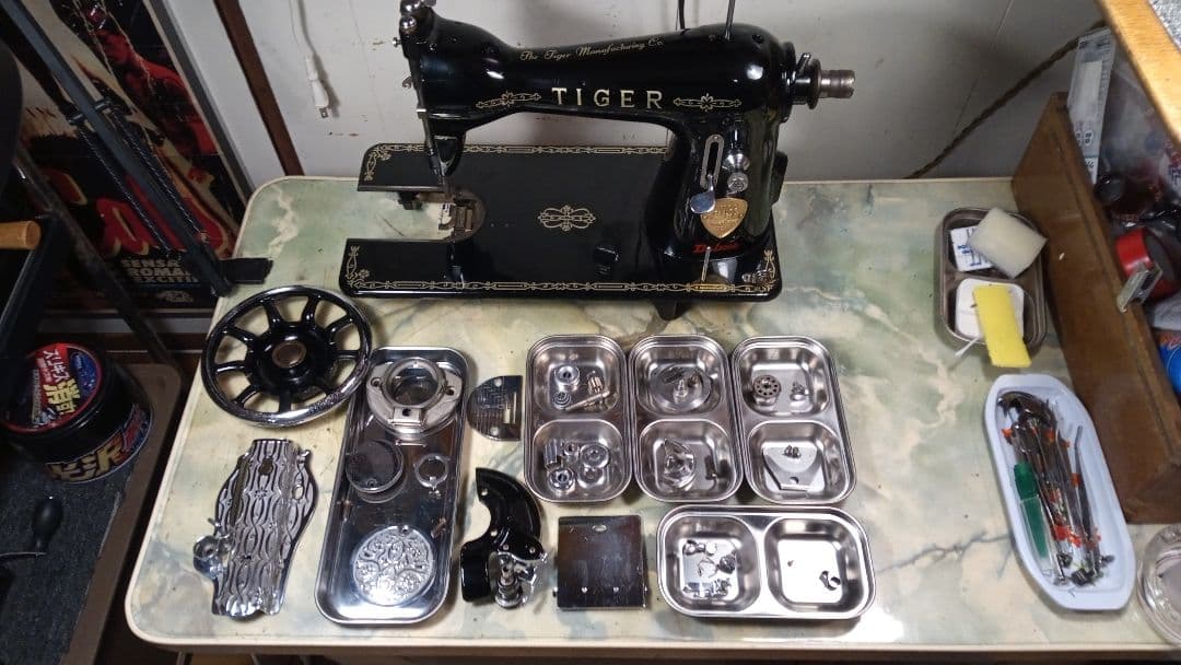 最終価格 縫えるビンテージミシン TIGER 昭和レトロ - メルカリ