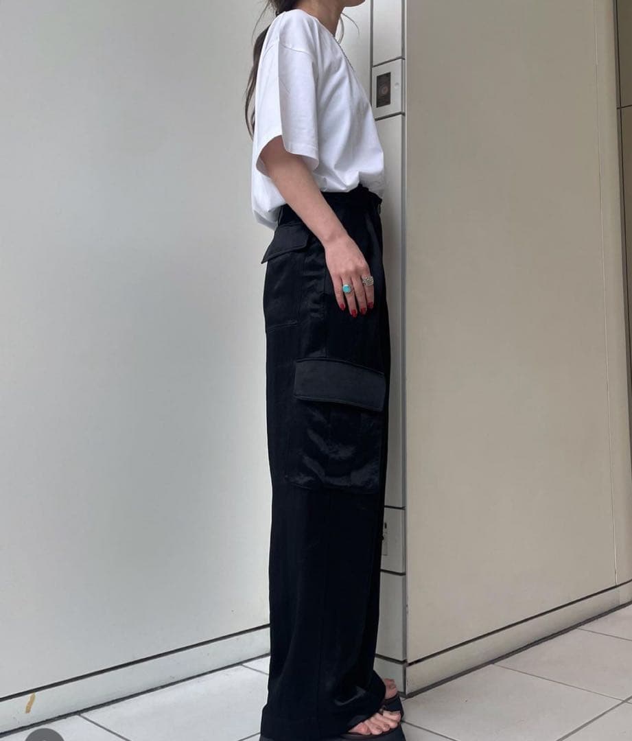 IIROT サテンパンツ - メルカリ