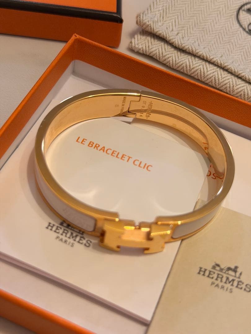 HERMES クリックH バングル (ホワイト×ローズゴールド)の通販はau PAY