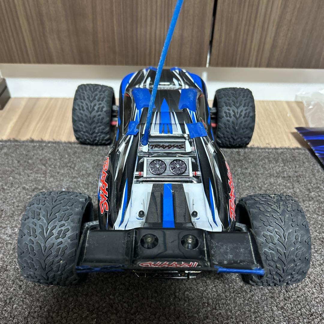 トラクサスEレボ1/16 更に変更しました。ボデーは、1台を、選択して