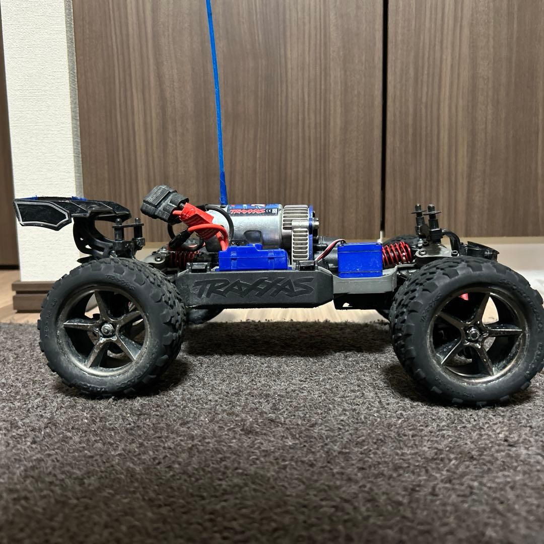 トラクサスEレボ1/16 更に変更しました。ボデーは、1台を、選択して