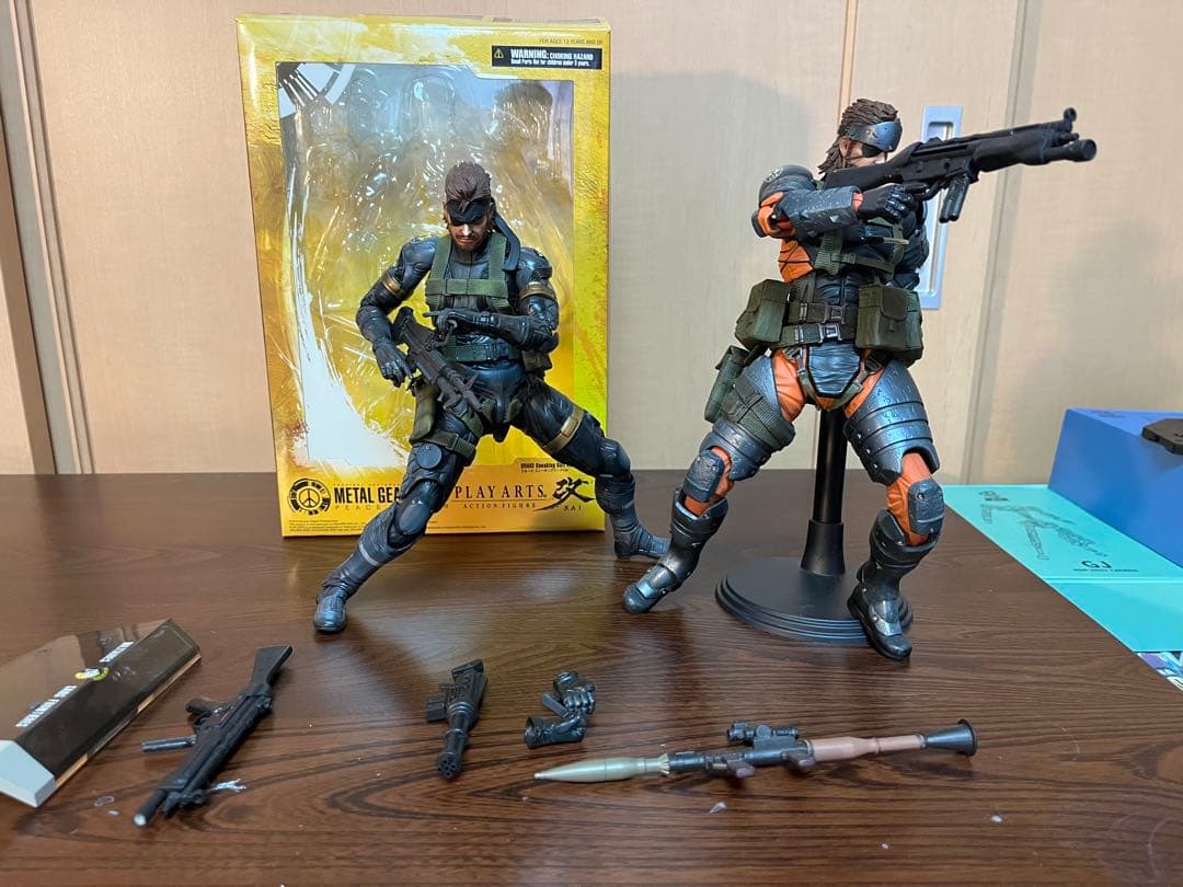 L GEAR SOLID プレイアーツ改　2体セット FIG]PLAY ARTS改 -KAI-(プレイアーツ改) ソリダス・スネーク METAL