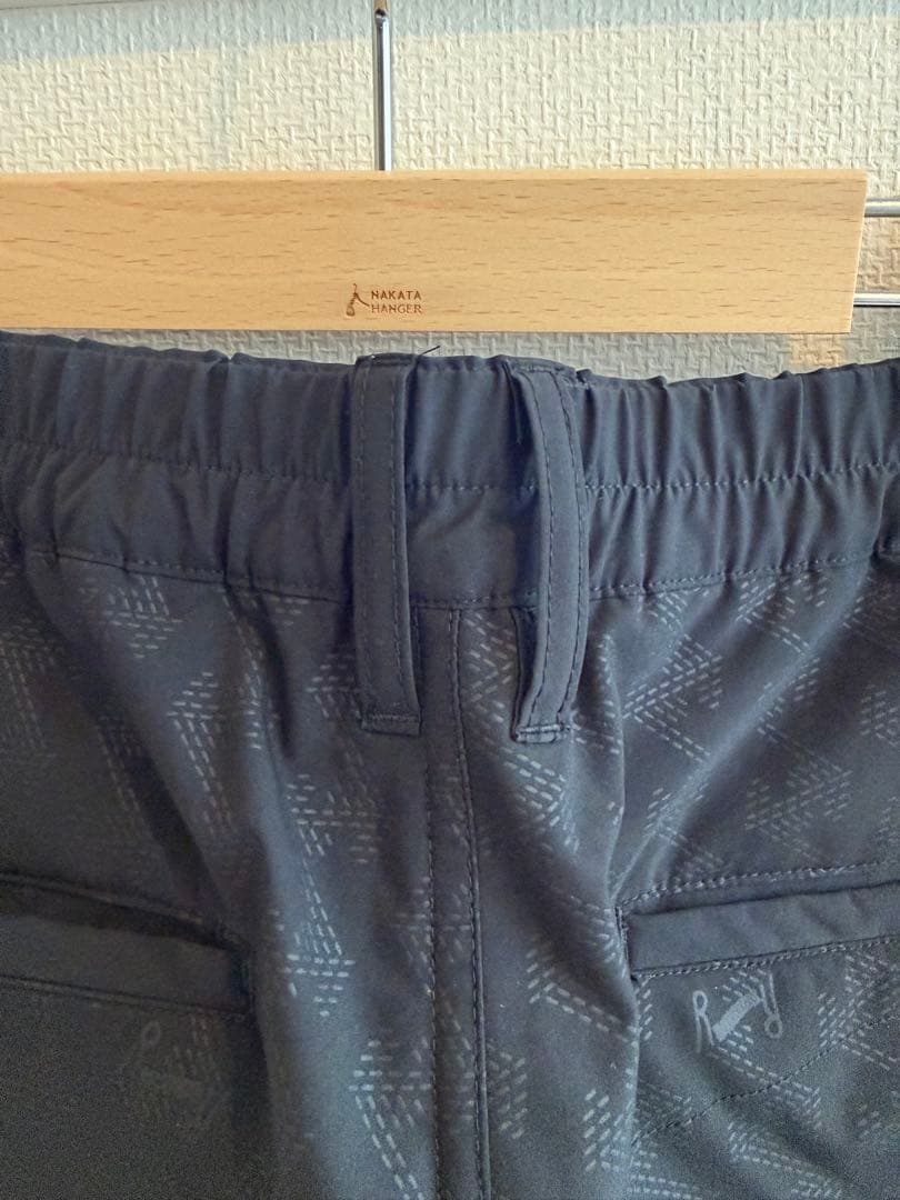 レザレクション冬用フード付き黒ジャケット ×パンツ