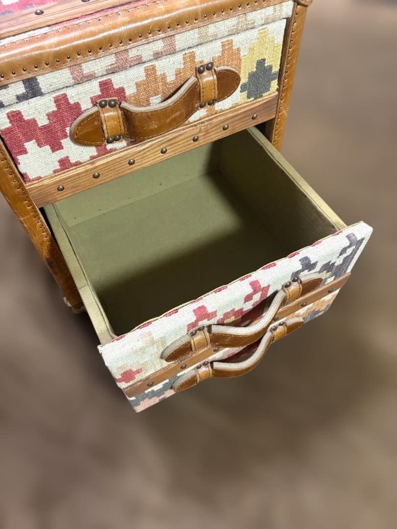 HALO（ハロ） STONYHURST ラージ ランプテーブル キリム チェスト