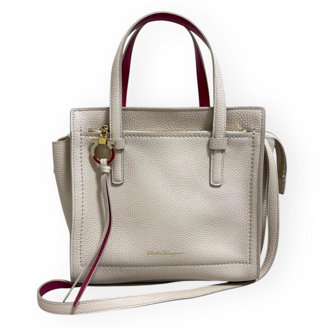 フェラガモ エイミー 2way レザー バッグ ホワイト ピンク - メルカリ